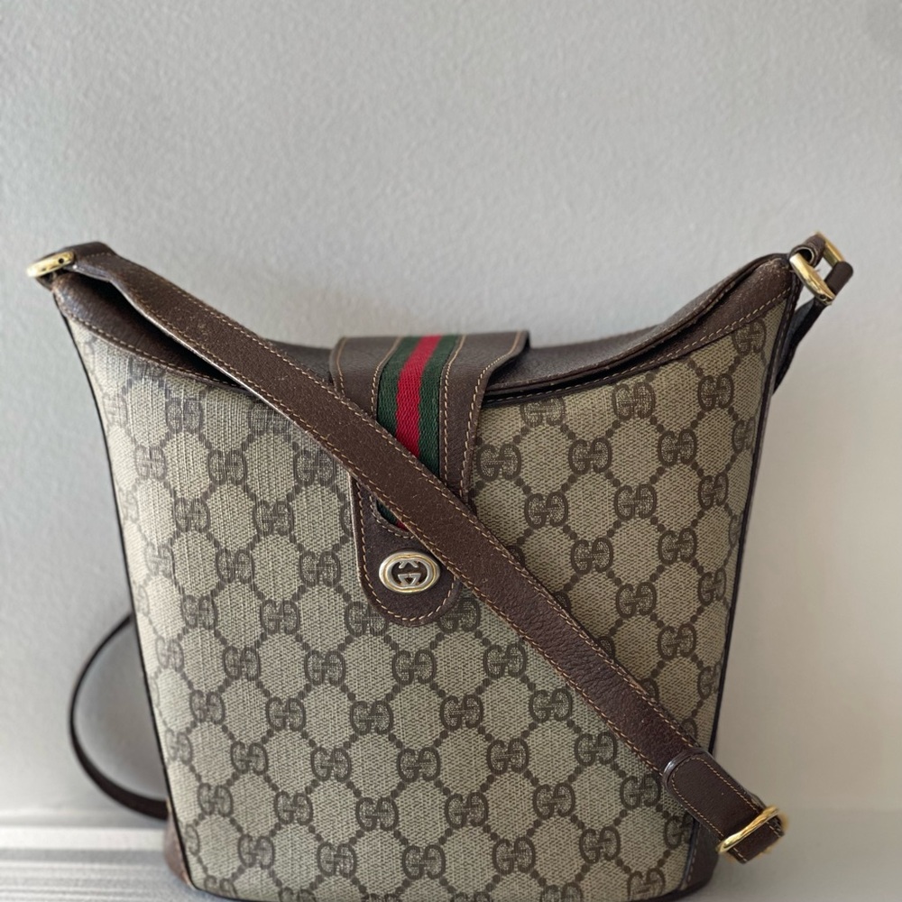 🚫 SOLD 🚫‼️🎉 SATURDAY FLASH SALE ‼️🔥
🔥Gucci Sherryline bucket bag